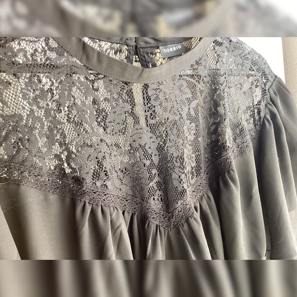Like New Torrid 3X Georgette Lace Yoke Flutter Sleeve Top~Deep Black~Plus Blouse - Picture 6 of 14